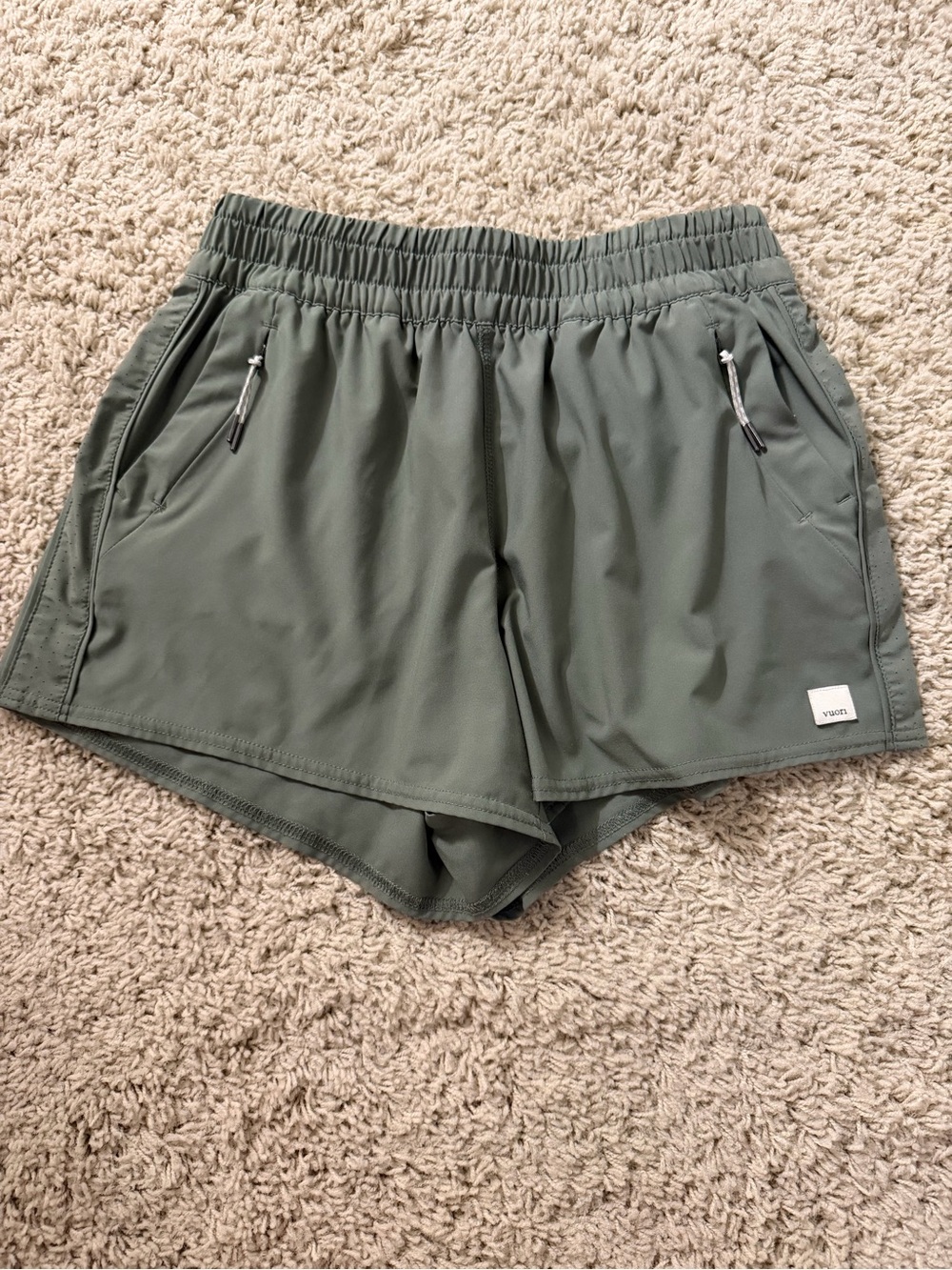 Vuori Women’s Dash Short - size small